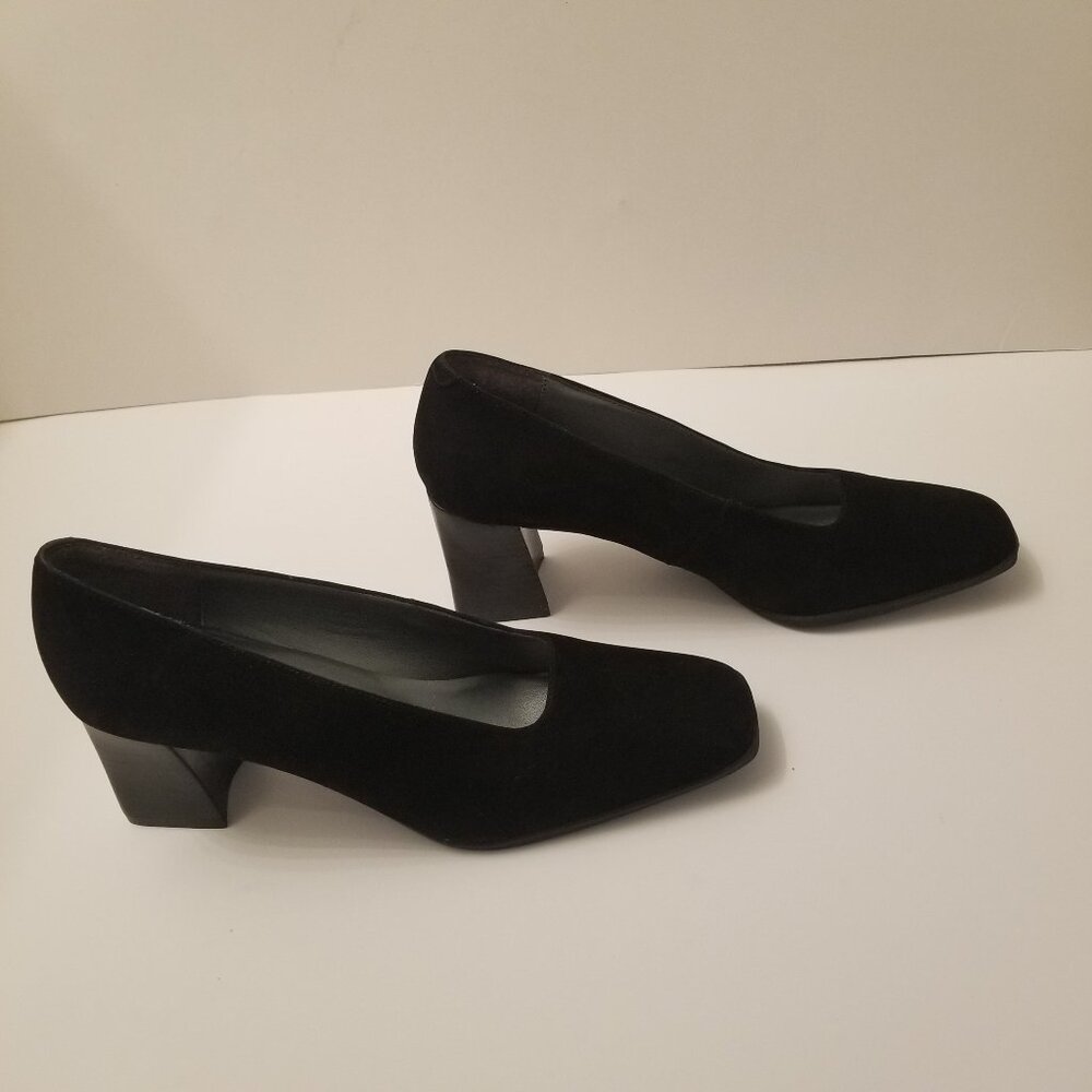 Vero Studio Black Suede Chunky Black Heel w/ Square Toe  size  8W